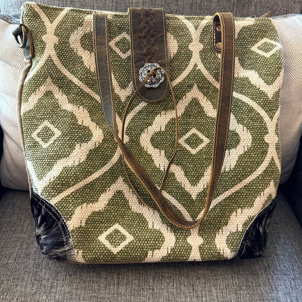 Myra Tote w Detachable Crossbody Strap